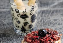 Crostinis végétariens : haricots blancs et pesto rouge