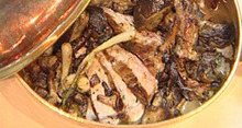 Côtes de veau d'Aveyron et du Ségala rôtie en cocotte, aux oignons nouveaux et champignons