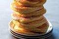 http://www.recettespourtous.com/files/imagecache/recette_fiche/img_recettes/14371_recette_pancakes_banane_rhum_raisins.jpg