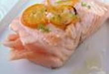 http://www.recettespourtous.com/files/imagecache/recette_fiche/img_recettes/13517_recette_saumon_grille_kumquats_citron_vert.jpg