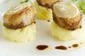 http://www.recettespourtous.com/files/imagecache/recette_fiche/img_recettes/3690_recette-saint-jacques-roties-huile-d-olive-sur-ecrasee-pommes-terre-comte.jpg