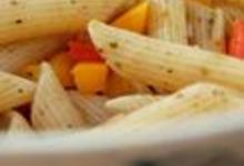 http://www.recettespourtous.com/files/imagecache/recette_fiche/img_recettes/1867_Salade_tiede_de_pate_aux_poivrons_3447865_REC.jpg