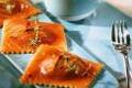 http://www.recettespourtous.com/files/imagecache/recette_fiche/img_recettes/15380_recette_tortilla_en_ravioli_saumon_norvege_fume.jpg