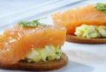 http://www.recettespourtous.com/files/imagecache/recette_fiche/img_recettes/14914_recette_toasts_saumon_chou_fleur_capres.jpg