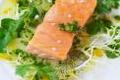 http://www.recettespourtous.com/files/imagecache/recette_fiche/img_recettes/14915_recette_saumon_sur_salade_tiede_pommes_terre_salsa_verde.jpg