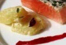 http://www.recettespourtous.com/files/imagecache/recette_fiche/img_recettes/15517_recette_saumon_sauvage_dalaska_en_croute_dherbes_cranberries.jpg