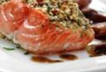 http://www.recettespourtous.com/files/imagecache/recette_fiche/img_recettes/15306_recette_saumon_en_croute_noix_vinaigrette_champignons.jpg