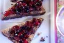 http://www.recettespourtous.com/files/imagecache/recette_fiche/img_recettes/15541_recette_triangles_chocolat_pimente_myrtilles_sauvages.jpg