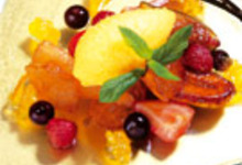 Poêlée de fruits frais et fruits confits, sorbet à la mandarine