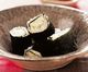 Sushi maki de chou fleur à la coriandre et Fourme de Montbrison, tomate acidulée au soja