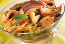 Salade de Saumon de Norvège, haricots blancs et oignons rouges