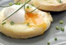 OEufs bénédictine au Saint-Nectaire