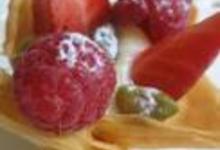 Corolles croustillantes à la crème pâtissière et aux fruits rouges