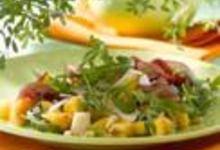 Salade de roquette aux pêches, Bresaola et Provolone