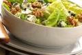 Salade romaine au roquefort et aux noix