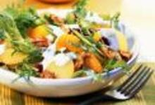 http://www.recettespourtous.com/files/imagecache/recette_fiche/img_recettes/15522_salade_pommes_terre_avec_des_cranberries_celeri_noisettes.jpg