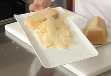 Réaliser des copeaux de parmesan