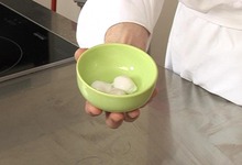 Réaliser des œufs de caille pochés