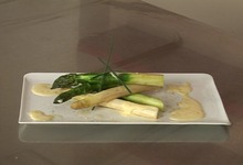 Grosses asperges vertes et blanches, sauce hollandaise
