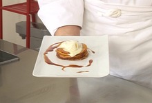 Pomme caramélisée au sukiyaki et montée comme une tarte Tatin
