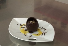 Oeuf en chocolat surprise, mousse mangue/passion