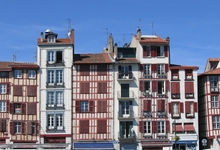 façades des quais de Bayonne