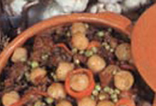 Pommes de terre Cisinées au "Pitu caleyeru" (Petit poulet élevé en liberté)