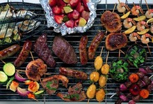 Mix Grill a l'Hickory ( methode pour fumer légèrement une viande ) epices Texane Food-on-a-barbecue-001
