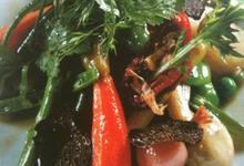 Fricassée de légumes en barigoule, truffes melanosporum et toasts aux condiments