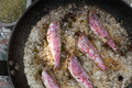 Rougets poêlés au sel de Camargue, fenouils fondants et croquants aux agrumes, curcuma et coriandre 