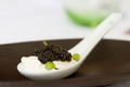 Cuillère “chaud et froid d’oeufs de caille” à la Burrata et Caviar Vintage Sturia
