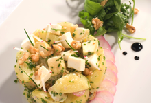 Salade de pommes de terre rattes et gros cubes de Chavignol
