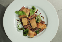 Carpaccio de canard au foie gras et prunes