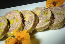Cou de canard farci aux pistaches et au foie gras