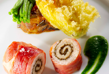 Queue de Lotte rôtie au jambon noir de Bigorre et tapenade,  Ratatouille de légumes du jardin et tempura de fleurs de courgettes