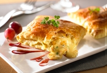 Feuilleté à l'Epoisses Berthaut et raisins