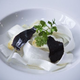 Asperges crues, huile de truffe et copeaux de truffes