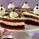 Gâteau aux myrtilles style "Forêt-noire“ avec des myrtilles sauvages du Canada