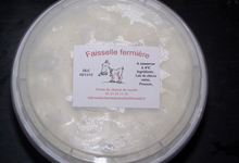 Faisselle de chèvre nature au lait cru de la Ferme du Charme du moulin
