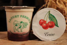 yaourts fermiers sur lit de cerises