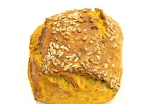 Pain curcuma et graines de tournesol