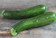   Courgettes verte de pleine terre.