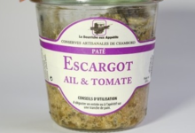 Escargot et tomate aillée