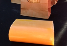 Savon au lait de chèvre et safran
