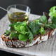 Tartine au caviar d'aubergines et meclun