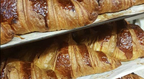 Petits Pains et Gourmandises, croissants