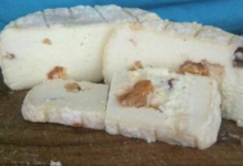 La Ferme D'Alata. fromage au melon raisin amande et noix de pécan caramélisées