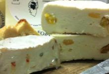 La Ferme D'Alata. fromages a l'abricot ,amande ,noisette et raisin 