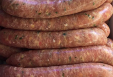 Boucherie traiteur de Peretti et fils. saucisse de poulet fermier maison