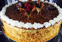 Pâtisserie St Michel. Génoise crème vanille couronne nougatine